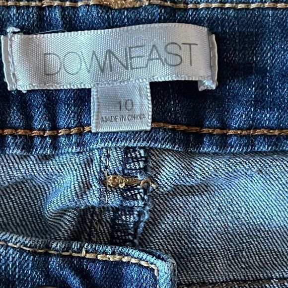 DownEast Womens denim jeans size 10
Back pockets zip
5” bottom hem
Pre-owned - Picture 8 of 8